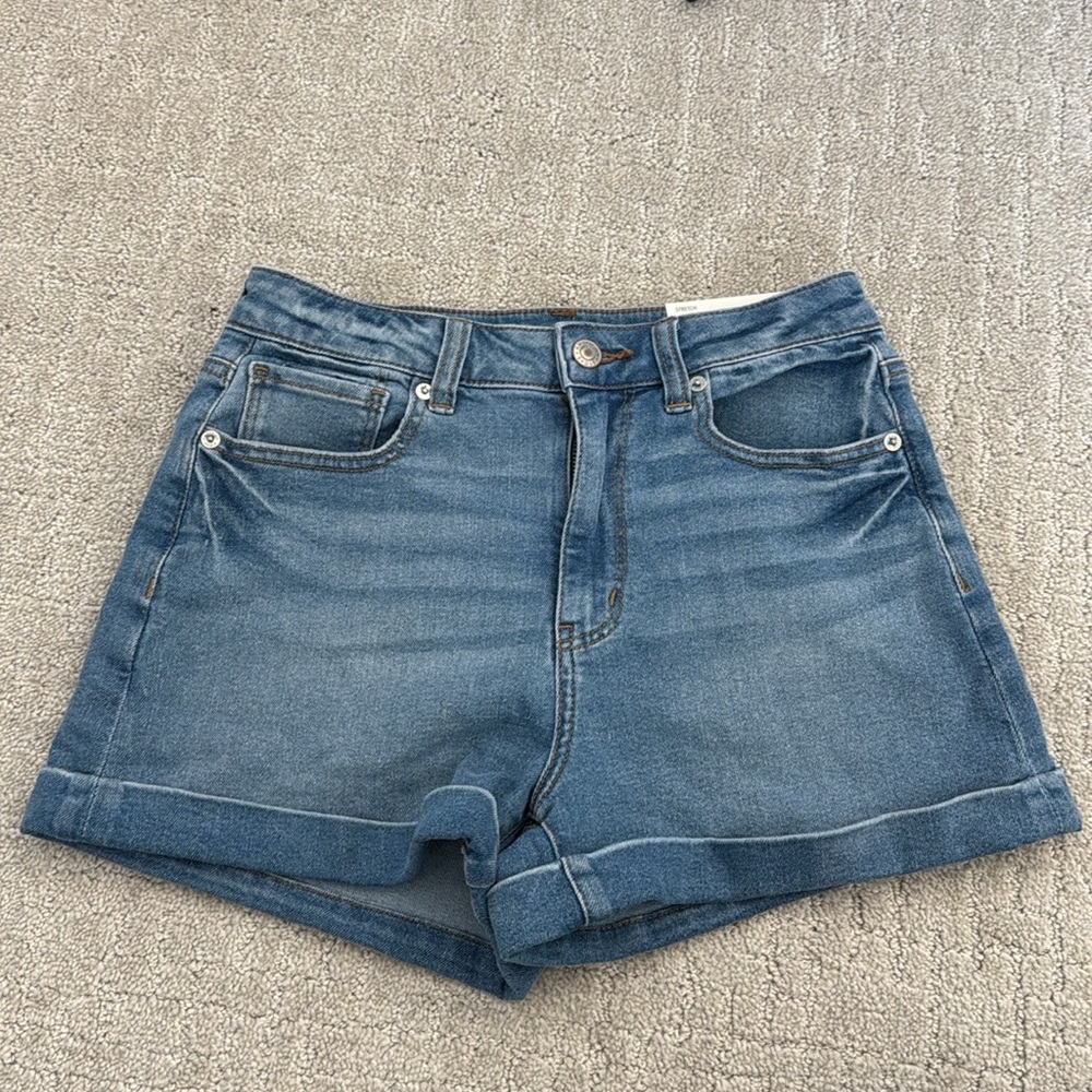 NWT NEW American Eagle “mom shorts” denim Jean cuffed high waist medium wash